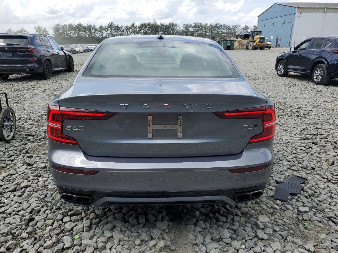 VOLVO S60 T5 R-DESIGN