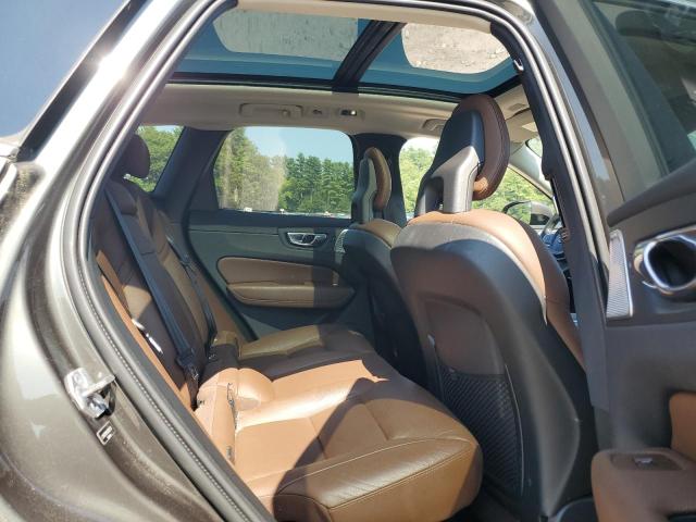 2018 VOLVO XC60 T6 LYVA22RK0JB073131
