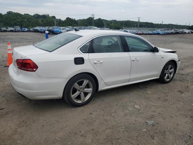 2015 VOLKSWAGEN PASSAT S - 1VWAT7A39FC116508