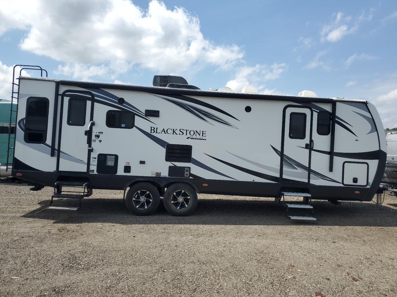 Lot #3213400755 2018 OUTDOORS BLACKSTONE