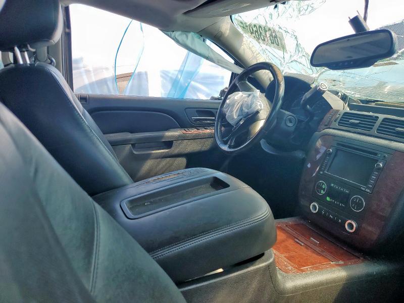 2011 CHEVROLET TAHOE C150 - 1GNSCCE04BR243164