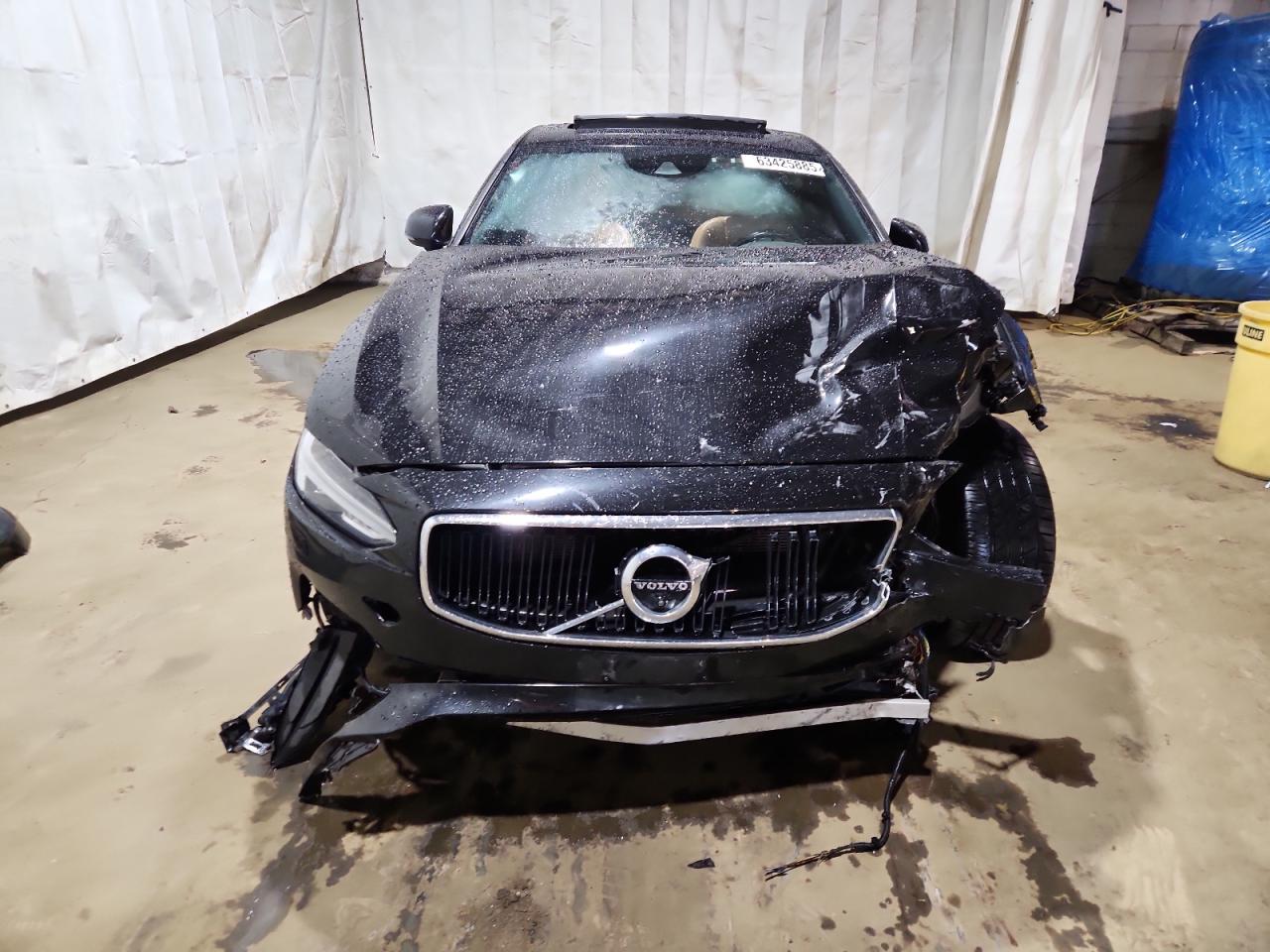 VOLVO S90 T5 MOMENTUM