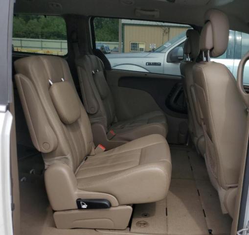 2015 CHRYSLER TOWN & COU - 2C4RC1CG9FR590937