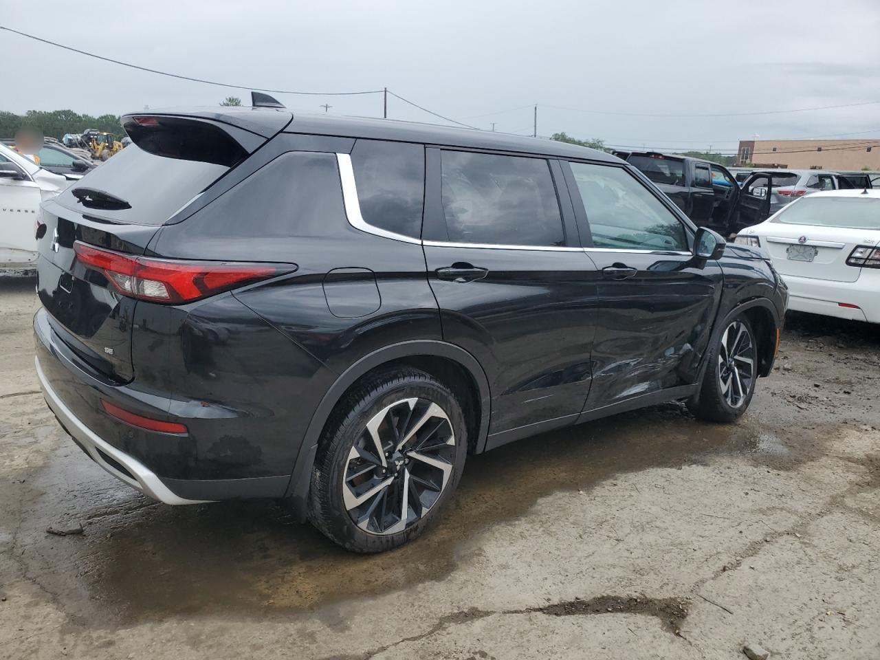 MITSUBISHI OUTLANDER SE
