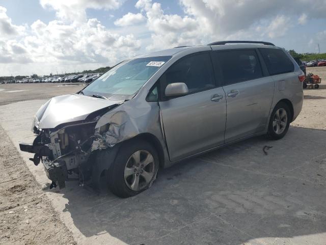 TOYOTA SIENNA LE