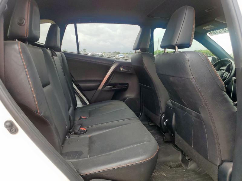 2016 TOYOTA RAV4 SE JTMJFREV8GJ076310