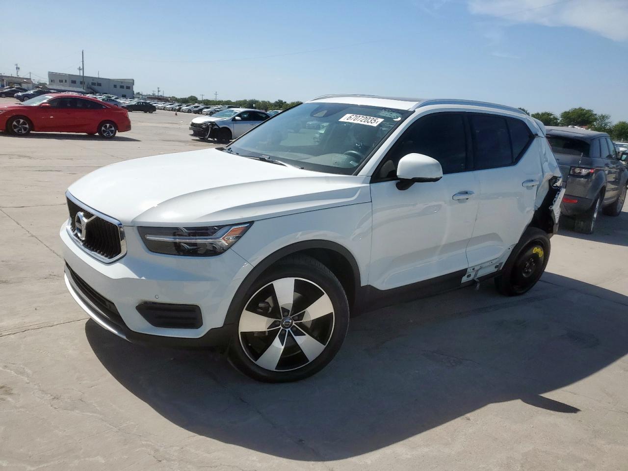 VOLVO XC40 T5 MOMENTUM