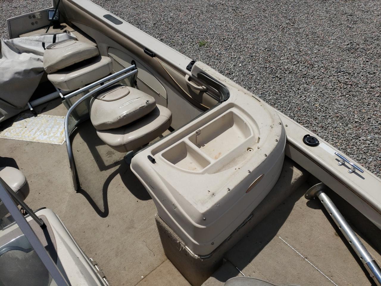 Lot #3191512016 2001 CRESTLINER BOAT