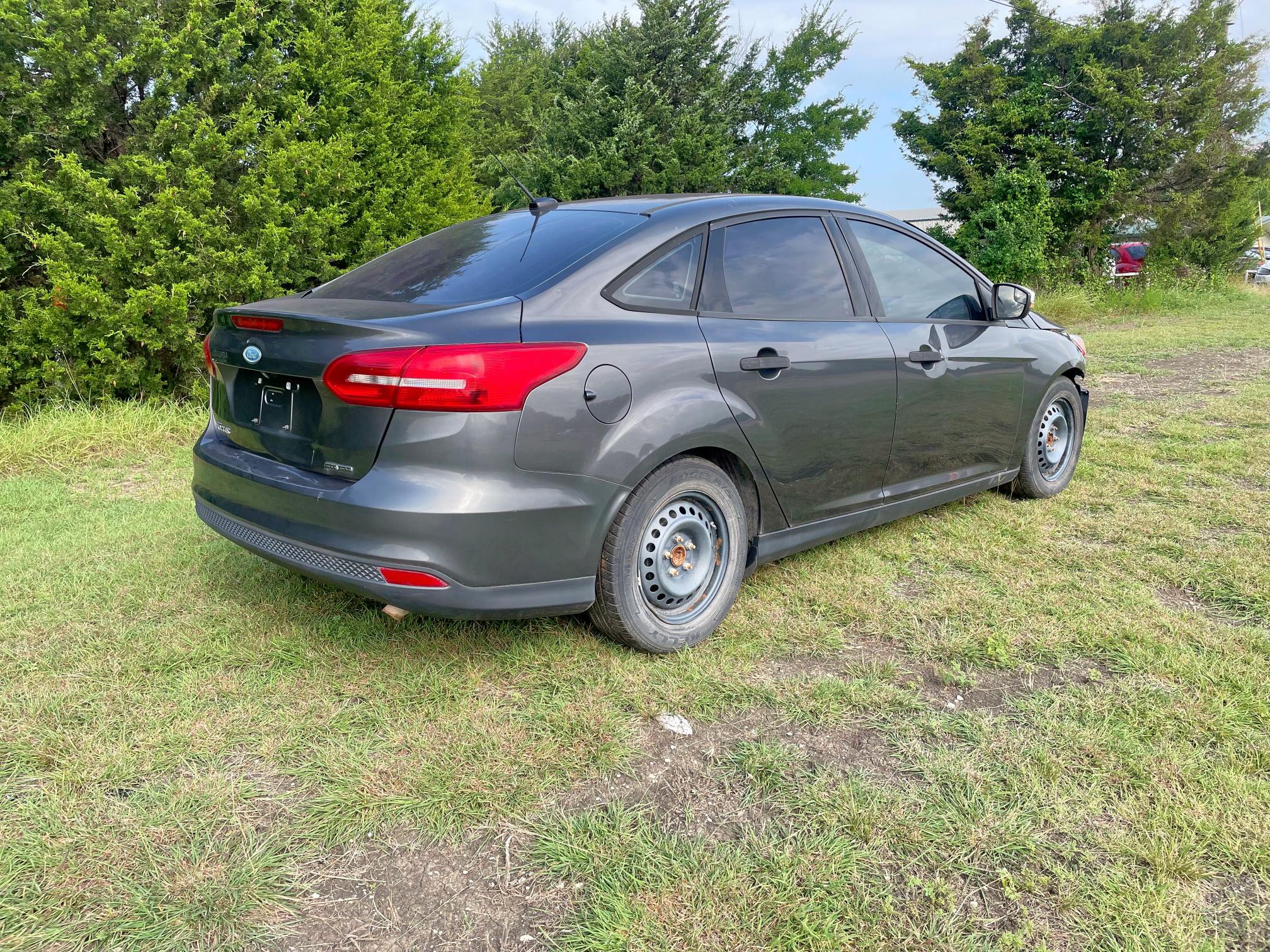 Vin: 1fadp3e28fl261091, lot: 64007265, ford focus s 20154