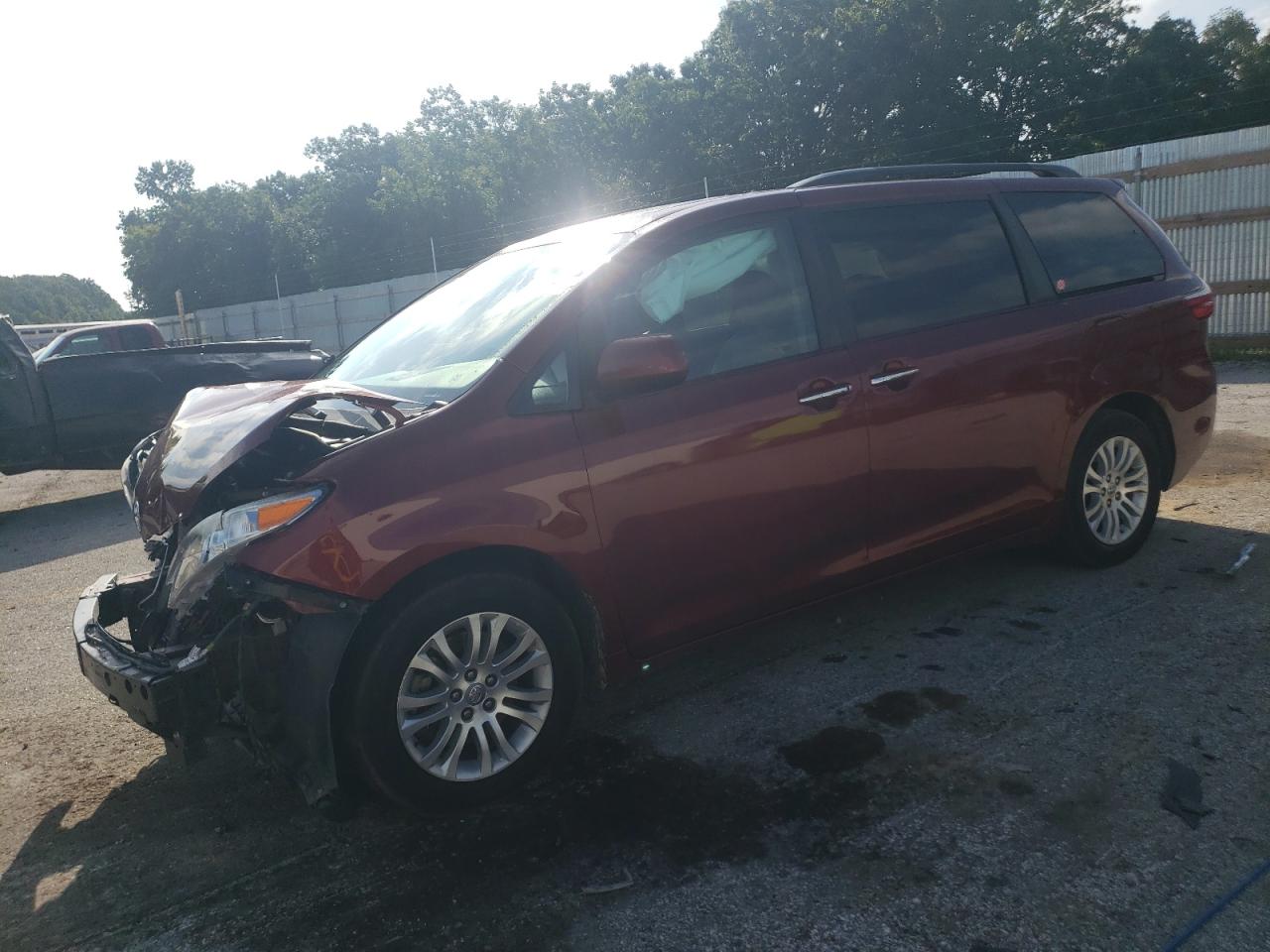 TOYOTA SIENNA XLE