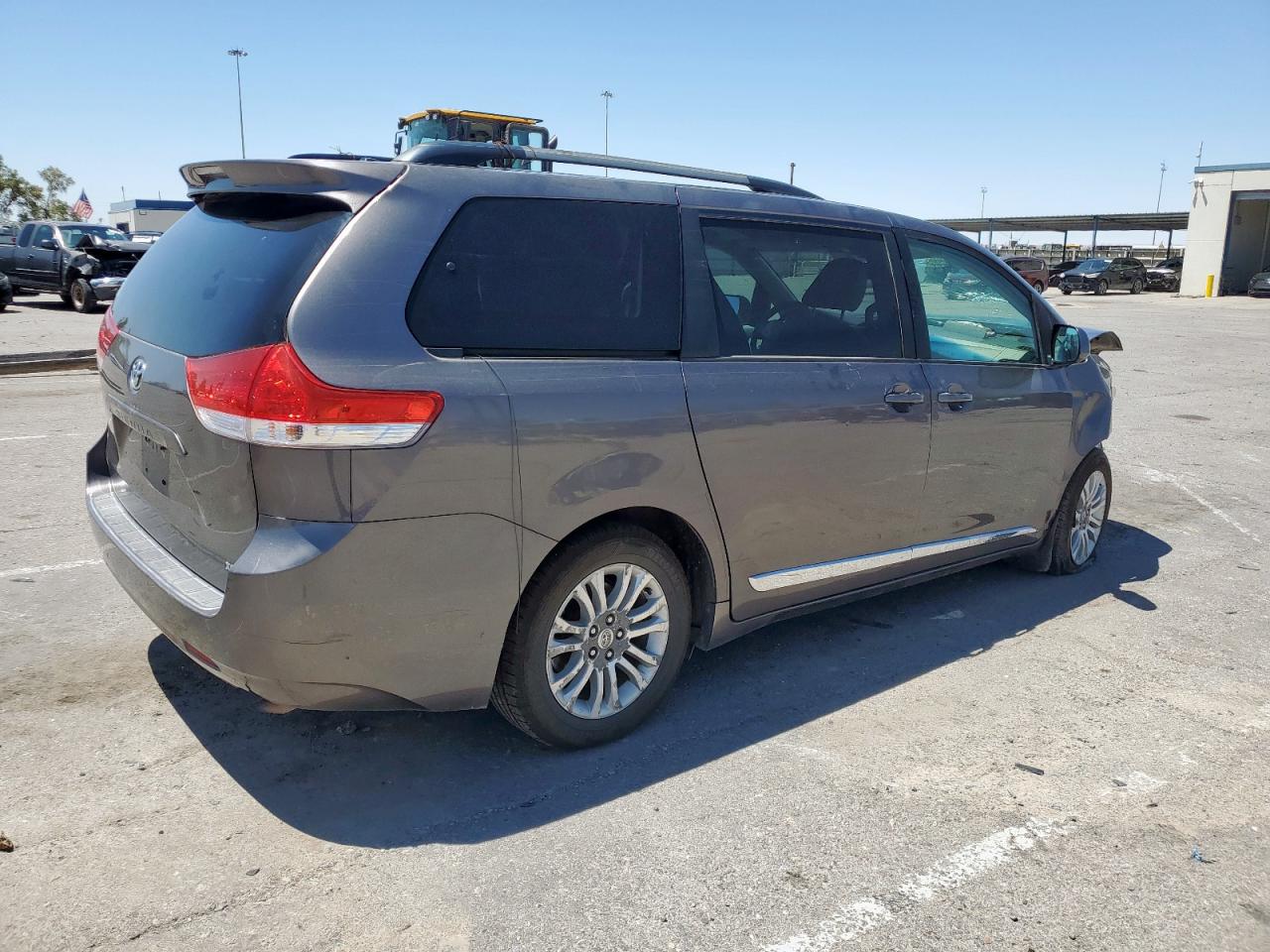 TOYOTA SIENNA XLE