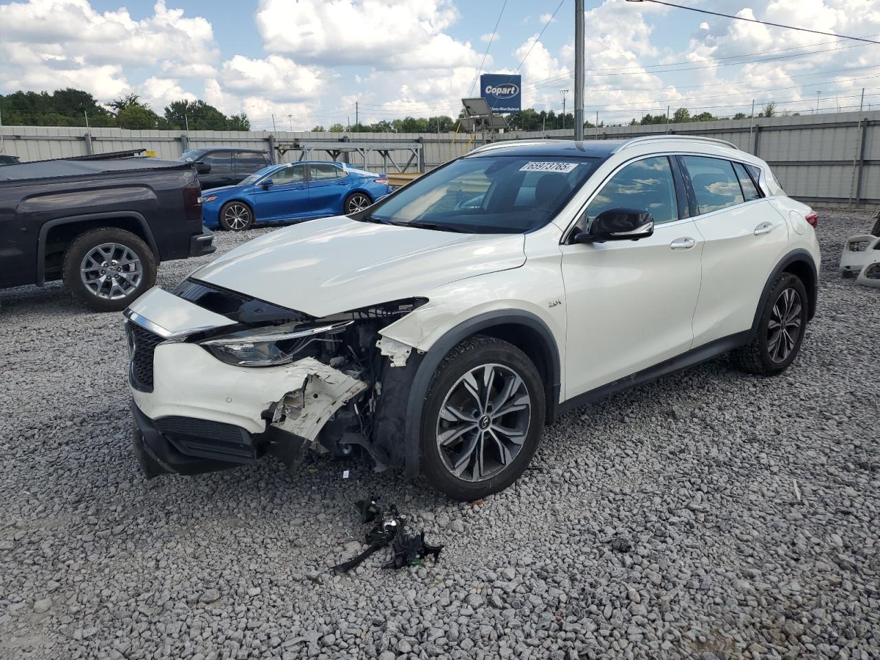 INFINITI QX30 LUXE