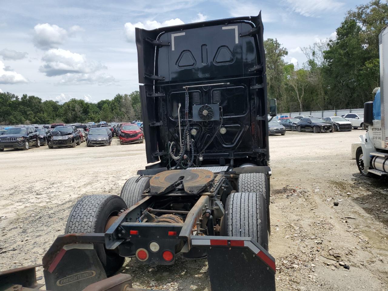Lot #3191398884 2015 FREIGHTLINER CASCADIA 1