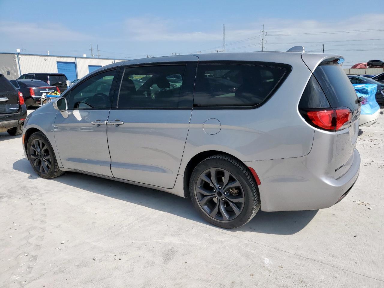 CHRYSLER PACIFICA TOURING PLUS