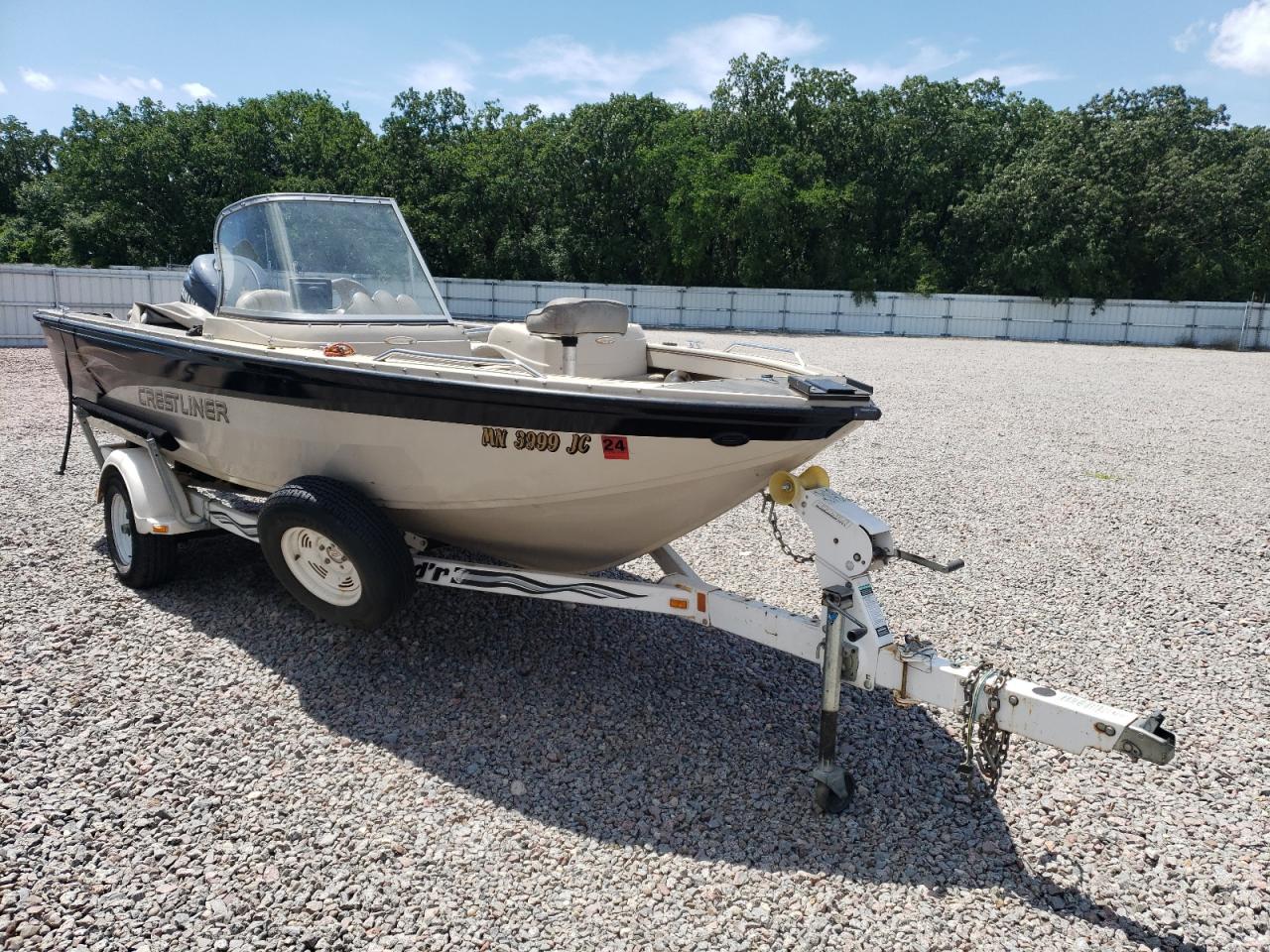 Lot #3191512016 2001 CRESTLINER BOAT