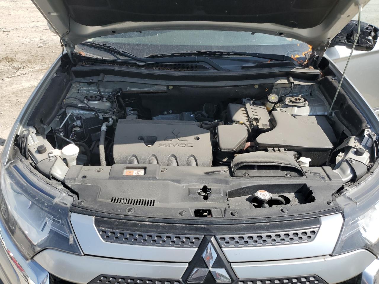 MITSUBISHI OUTLANDER SE