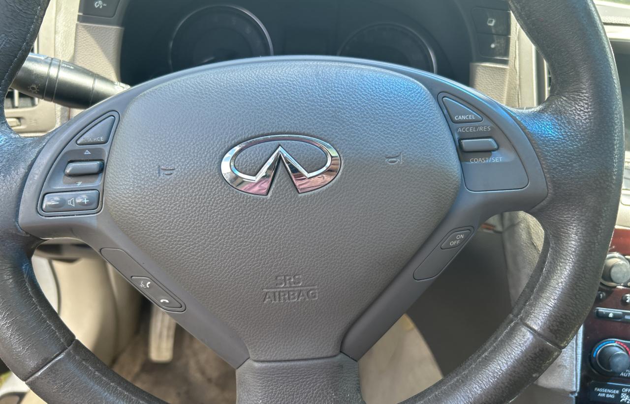 Infiniti G37 base 2011