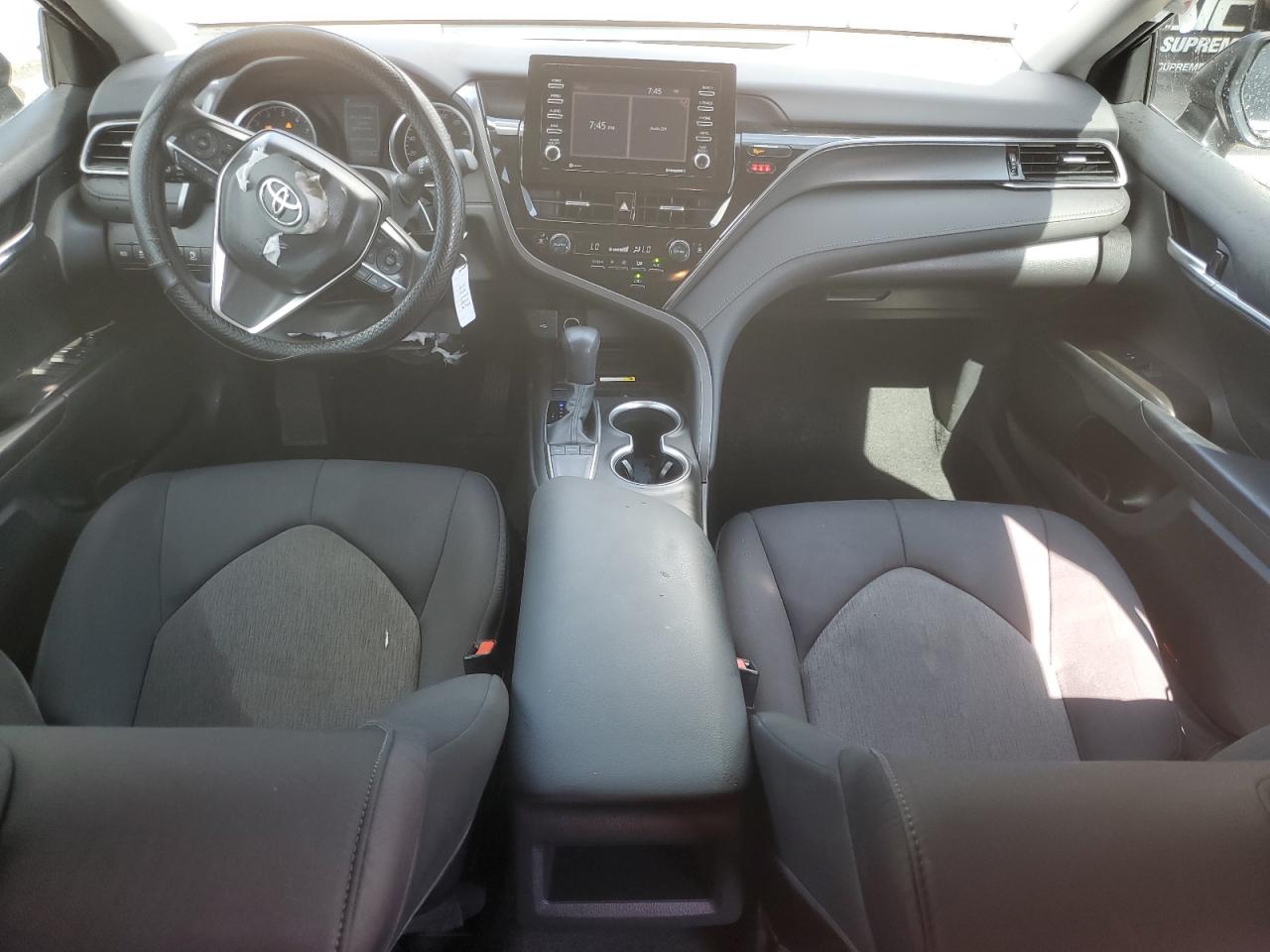 Toyota Camry le 2023