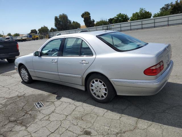 MERCEDES-BENZ E 320 4MAT 2002 silver  gas WDBJF82J72X075651 photo #3
