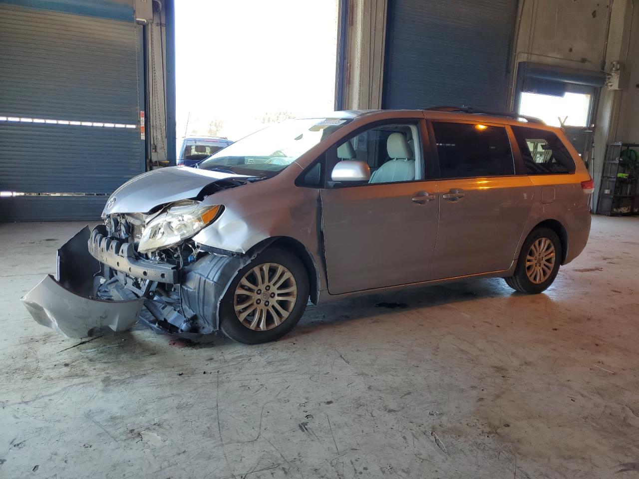 TOYOTA SIENNA XLE