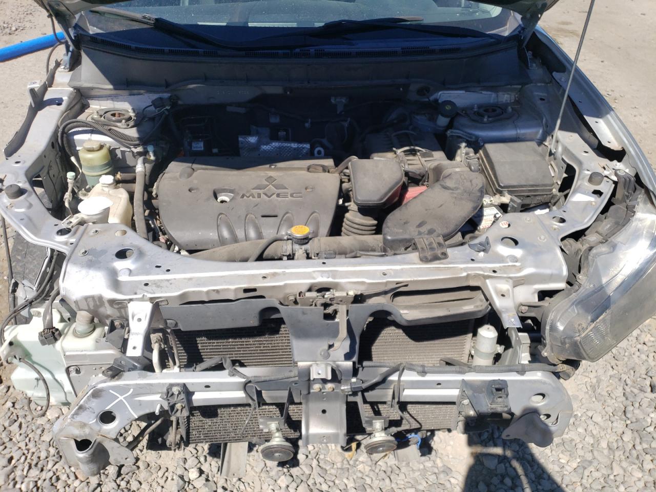 MITSUBISHI OUTLANDER SE