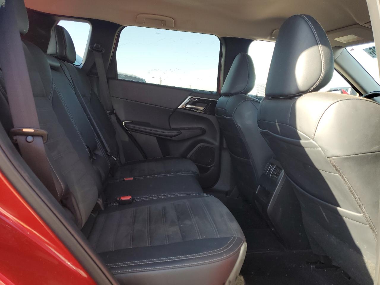 MITSUBISHI OUTLANDER SE