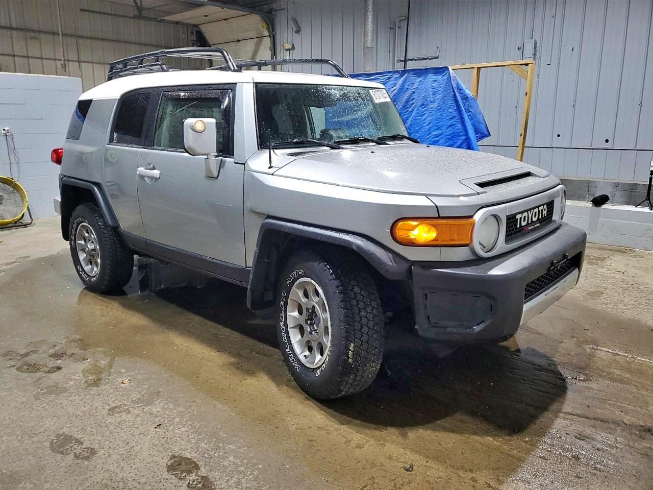 TOYOTA FJ CRUISER