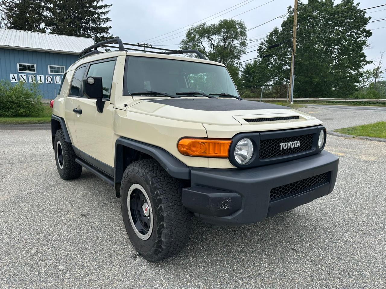 TOYOTA FJ CRUISER