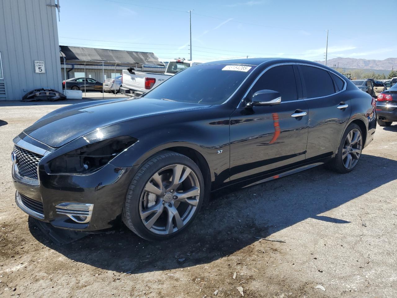 INFINITI Q70 3.7