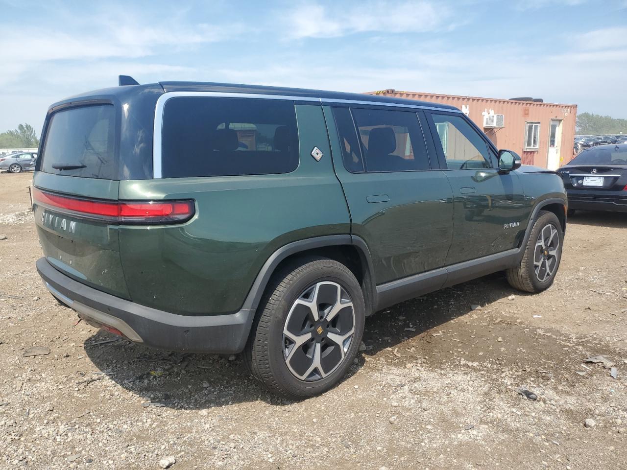 RIVIAN R1S ADVENTURE