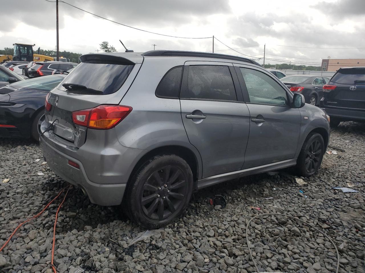 MITSUBISHI OUTLANDER SE