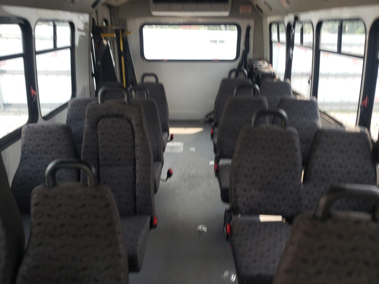 FORD ECONOLINE E450 SUPER DUTY CUTAWAY VAN