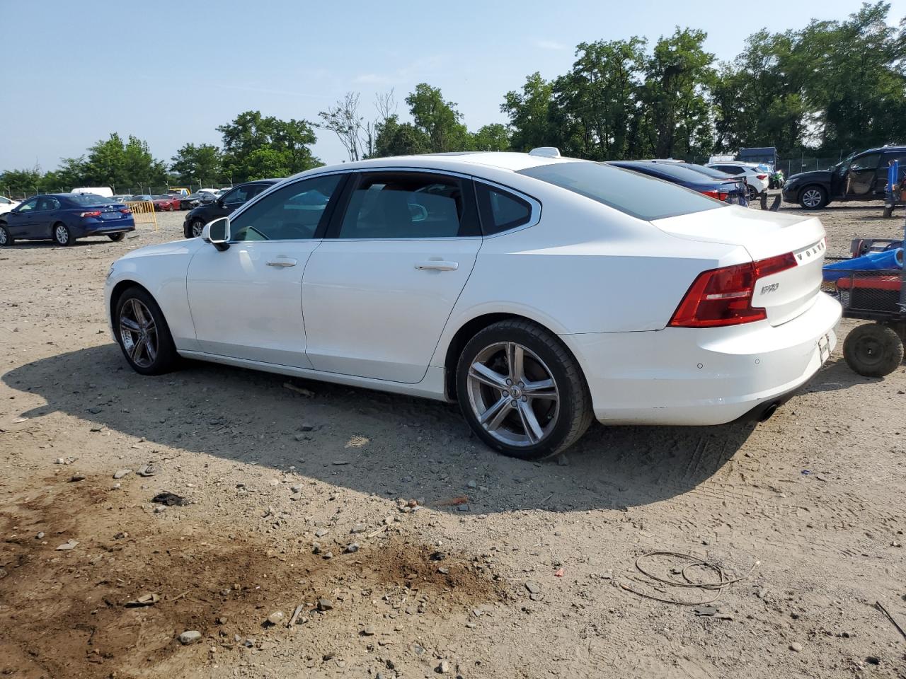 VOLVO S90 T5 MOMENTUM