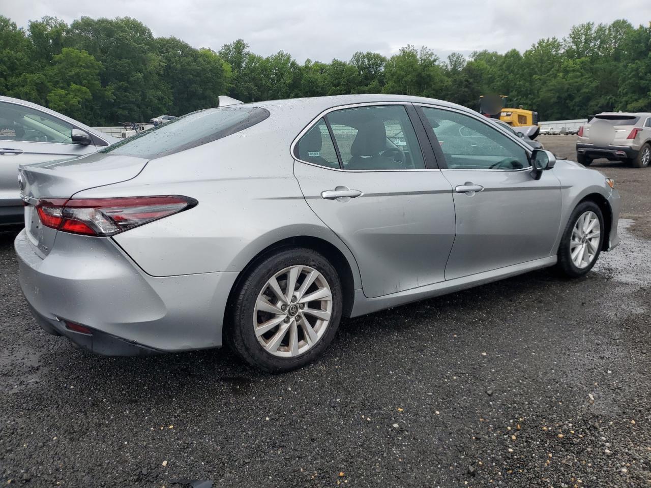 Toyota Camry le 2021