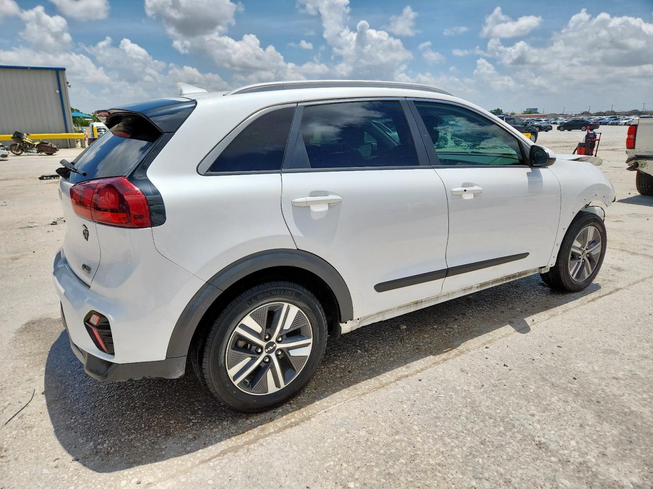 KIA NIRO LX