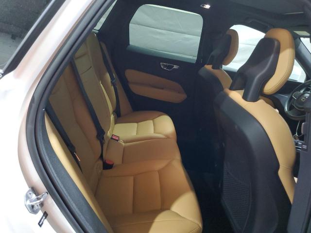 2018 VOLVO XC60 T6 MOMENTUM YV4A22RK1J1027893