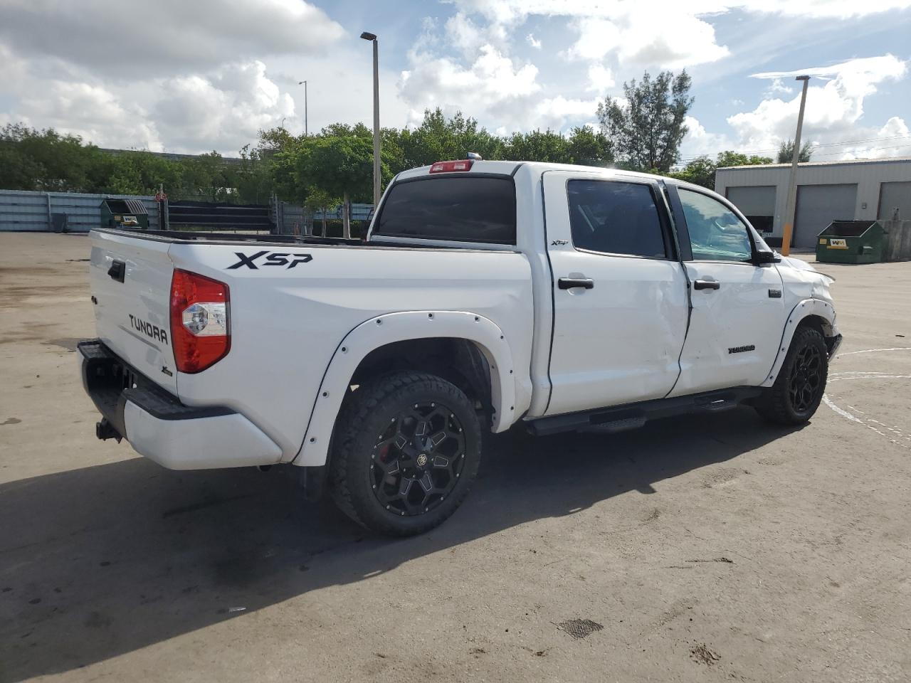 TOYOTA TUNDRA CREWMAX SR5