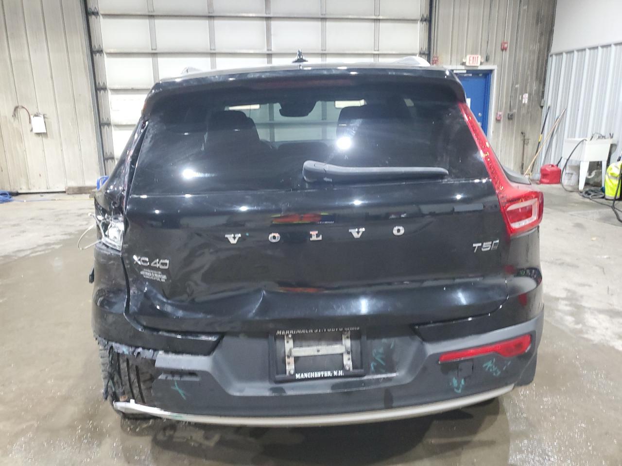 VOLVO XC40 T5 MOMENTUM