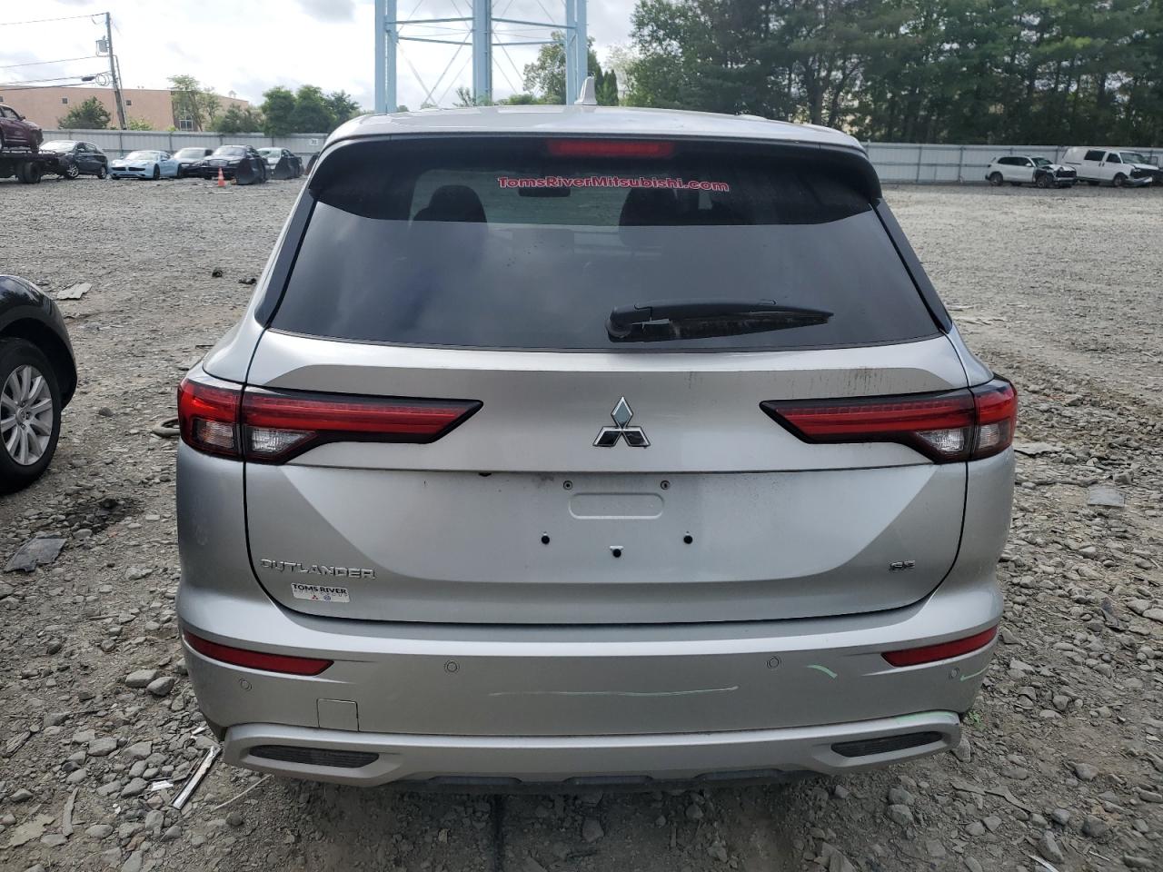 MITSUBISHI OUTLANDER SE
