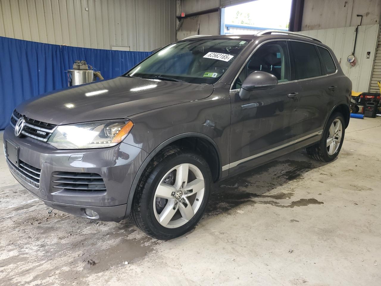 VOLKSWAGEN TOUAREG HYBRID