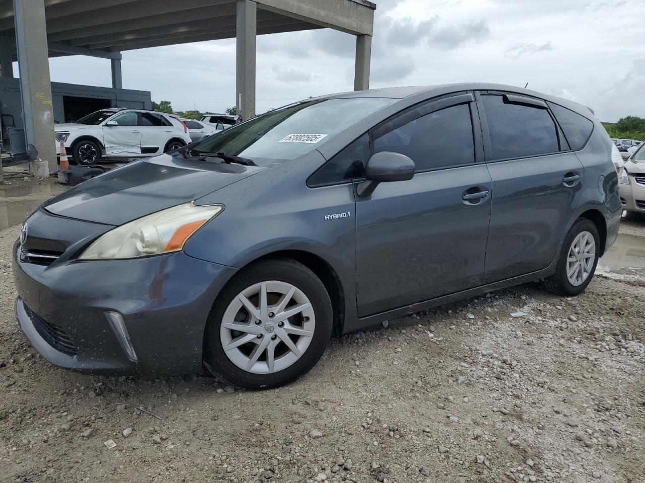 TOYOTA PRIUS V