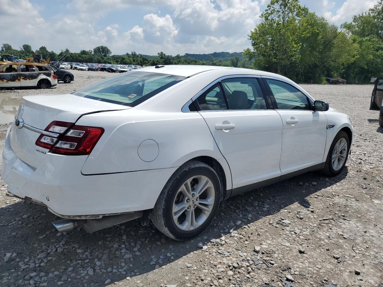 FORD TAURUS SE