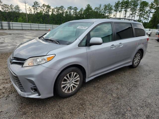 TOYOTA SIENNA XLE