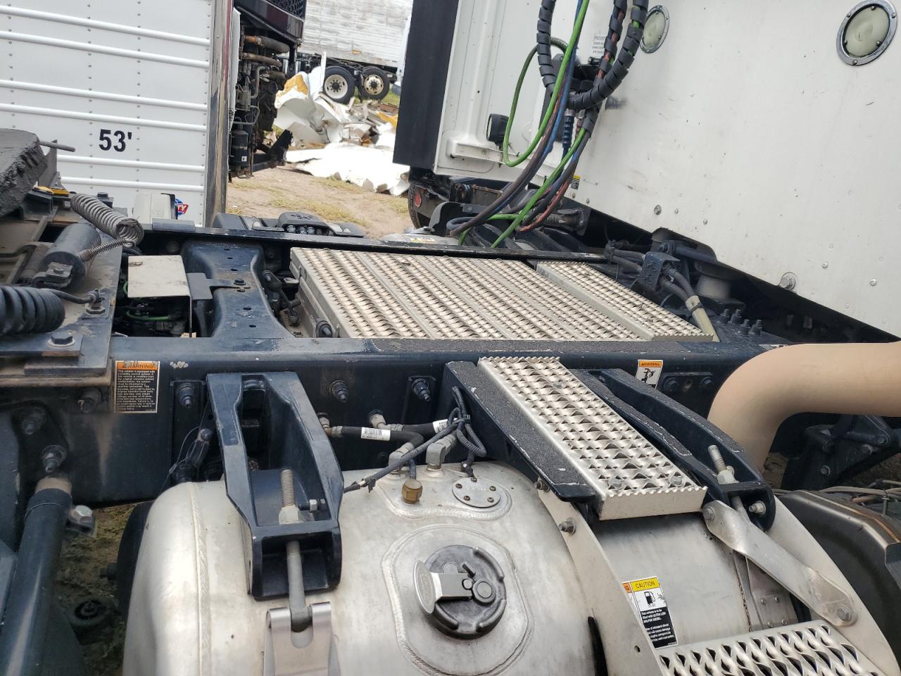 Lot #3261214933 2018 PETERBILT TRACTOR 579