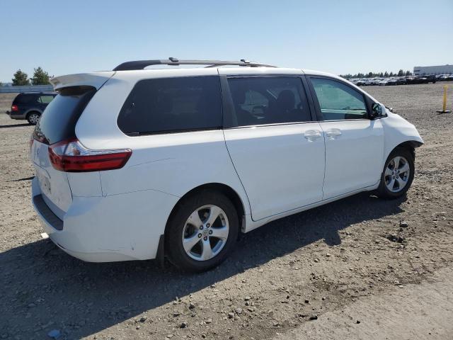 2017 TOYOTA SIENNA LE 5TDKZ3DC8HS821554