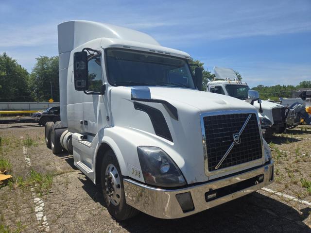 VOLVO VNL 2013 white tractor diesel 4V4NC9EH6DN129924 photo #1