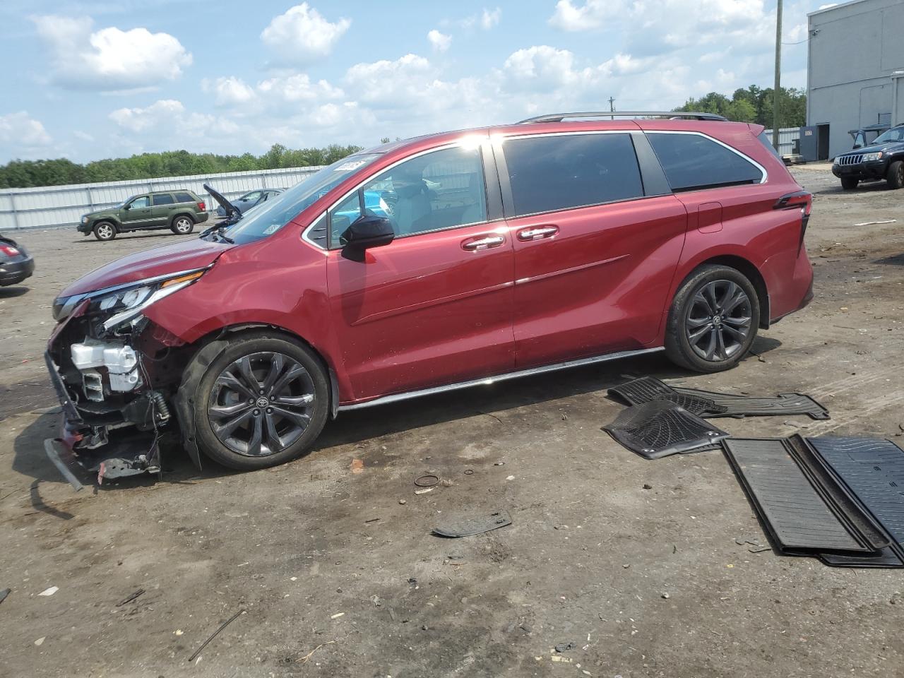 TOYOTA SIENNA XSE