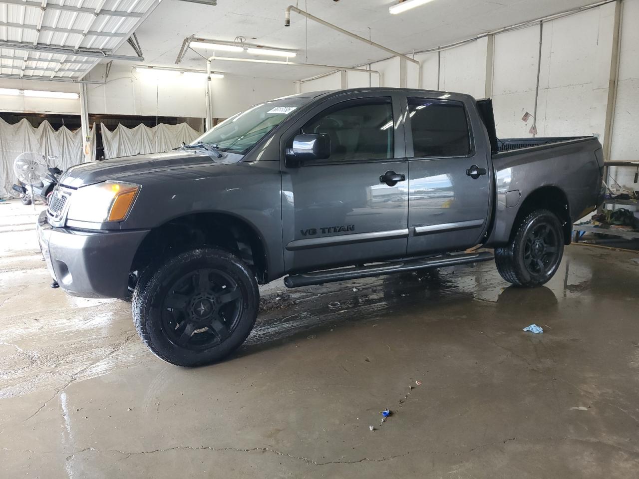 NISSAN TITAN S