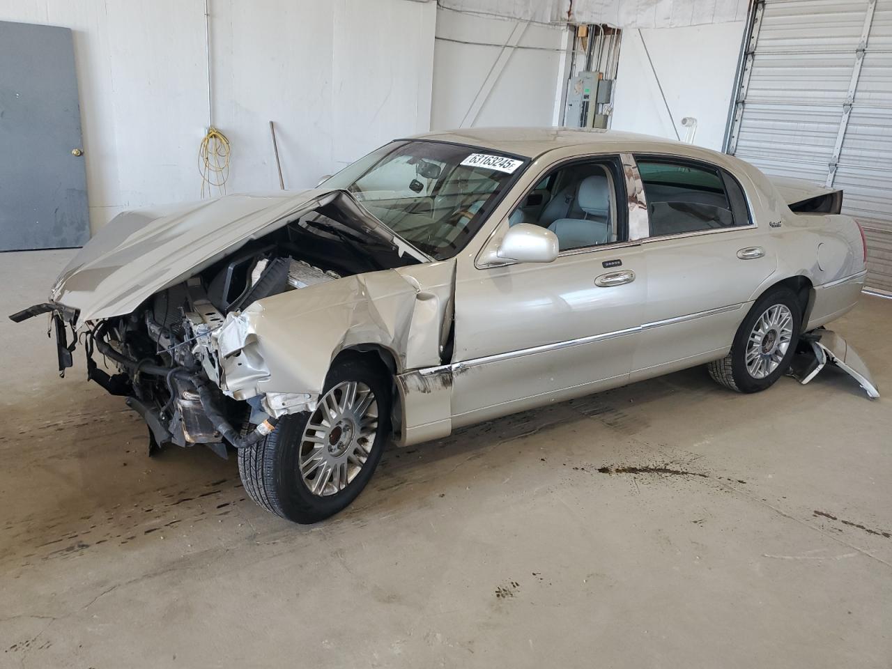 LINCOLN TOWN CAR SIGNATURE LIMITED