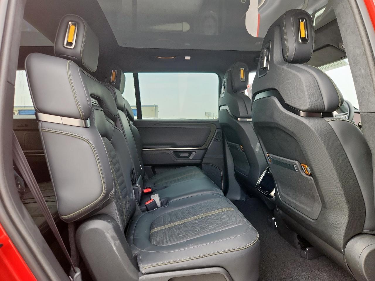 RIVIAN R1S ADVENTURE